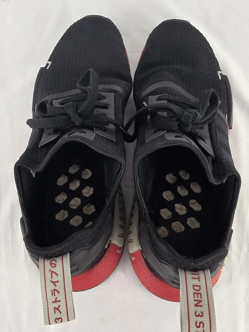 Size 10 Adidas NMD R1 Black Gray Scarlet Mens Lace Up Sneaker Shoes FV3907